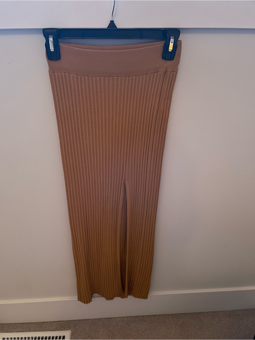 Wilfred Ribbed Midi Skirt in Camel